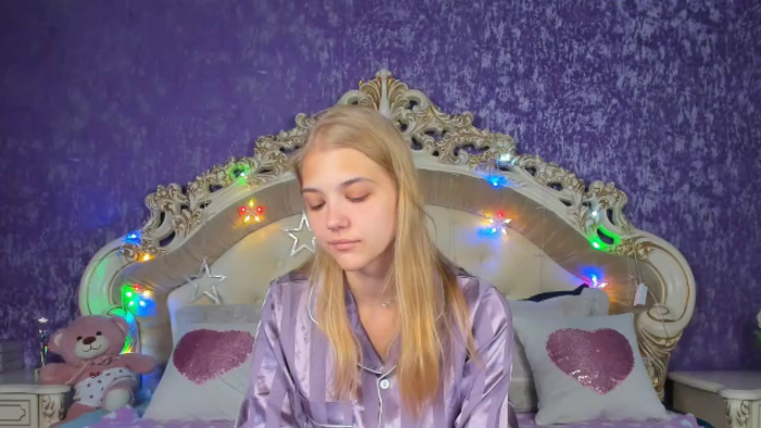 chloe-lins