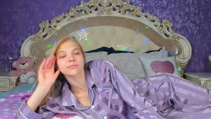 chloe-lins