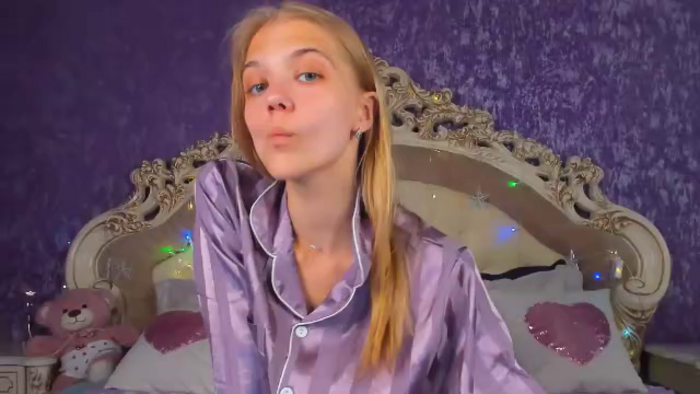 chloe-lins