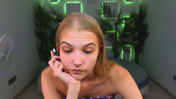 chloe-lins