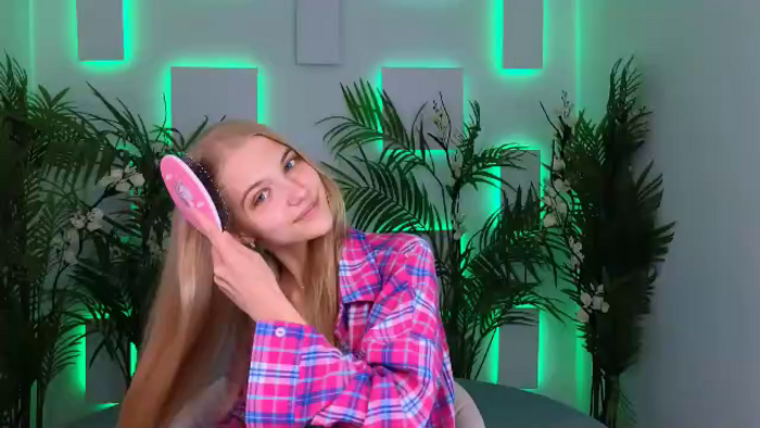 chloe-lins