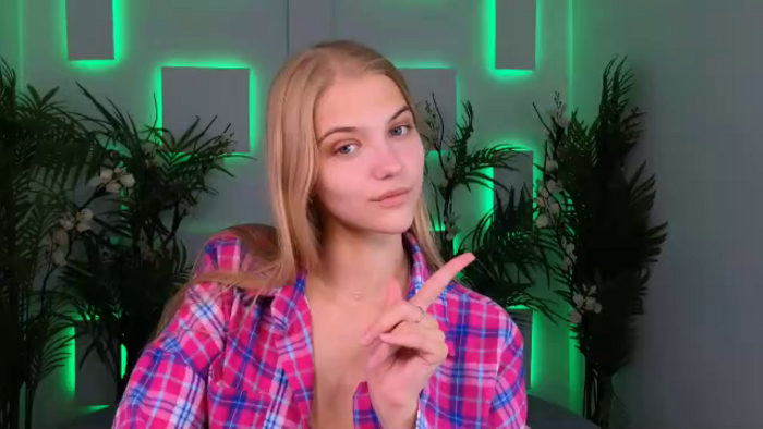 chloe-lins