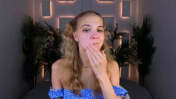 chloe-lins