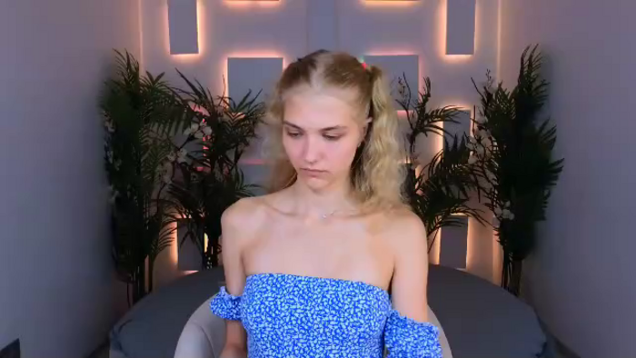 chloe-lins