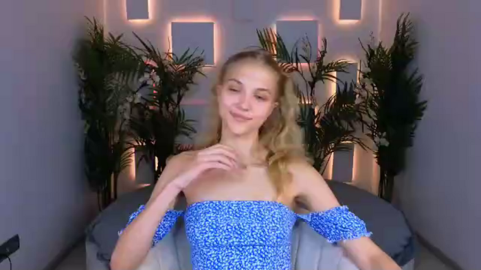 chloe-lins