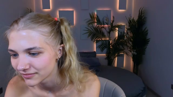 chloe-lins