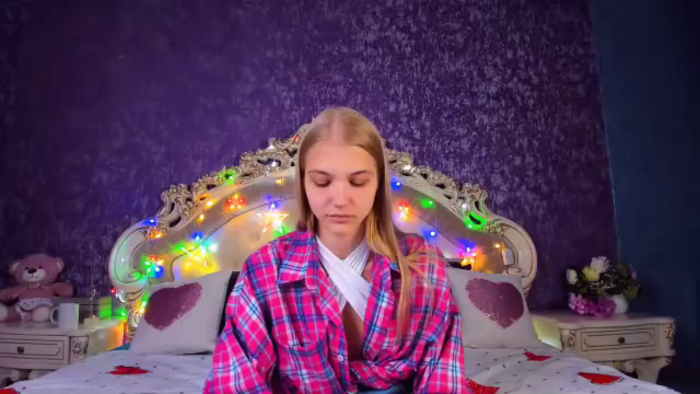chloe-lins