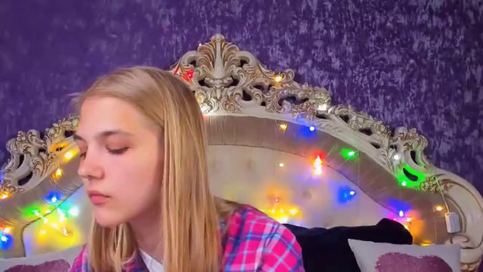 chloe-lins