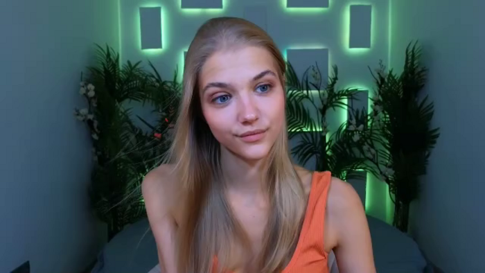 chloe-lins