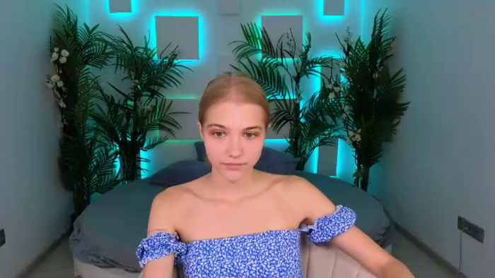 chloe-lins