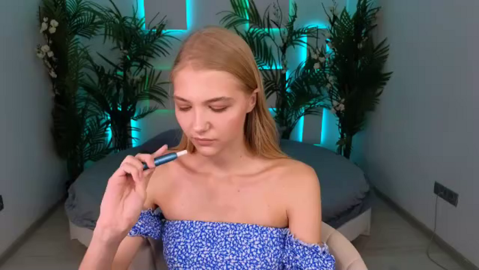 chloe-lins