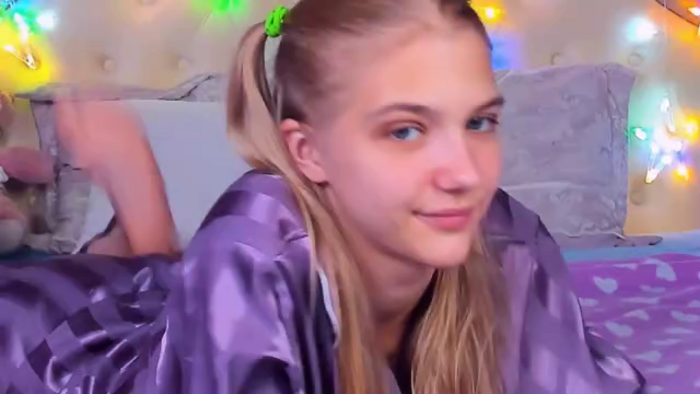 chloe-lins