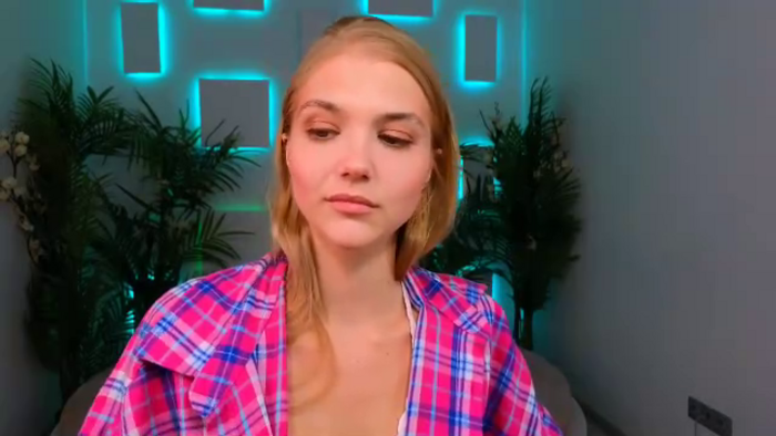 chloe-lins