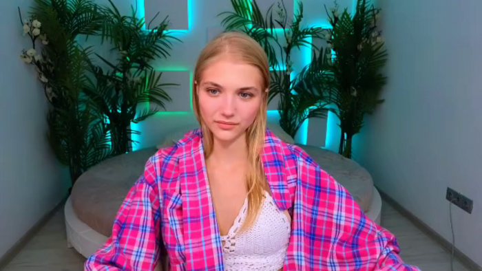 chloe-lins
