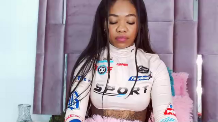 nahomy-jones