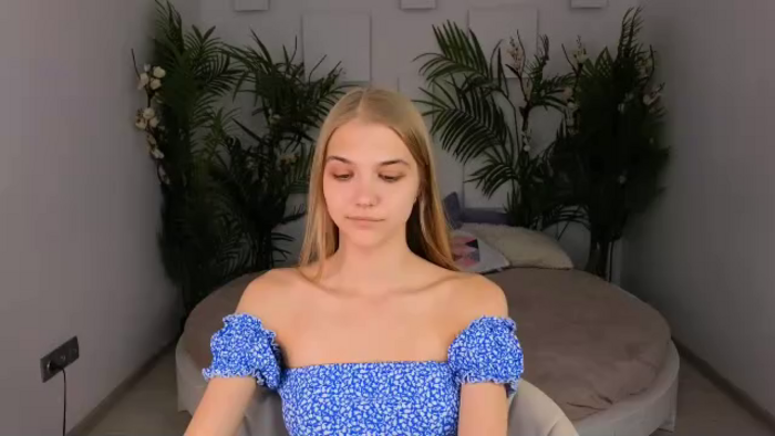 chloe-lins