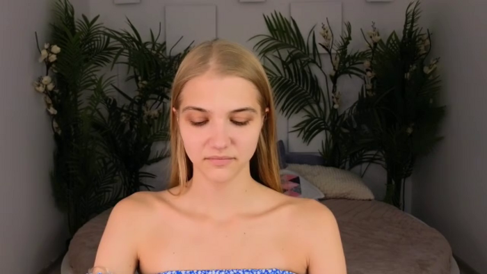 chloe-lins