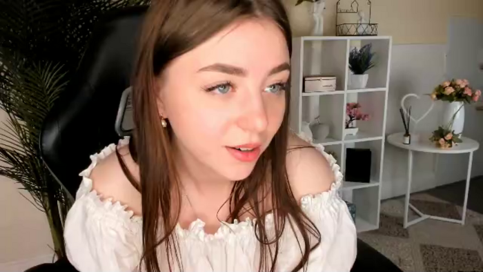 lois-below