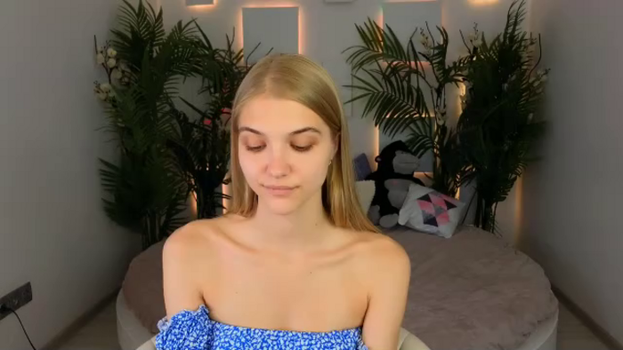 chloe-lins