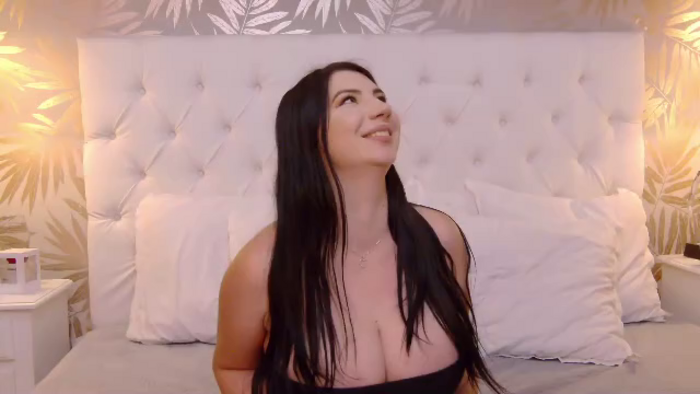 hailee-diaz