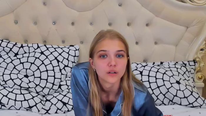 chloe-lins