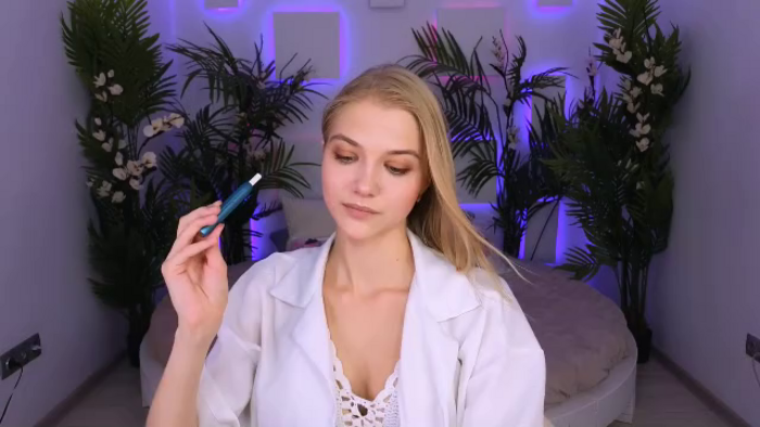 chloe-lins