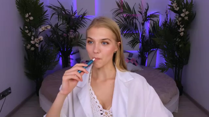 chloe-lins