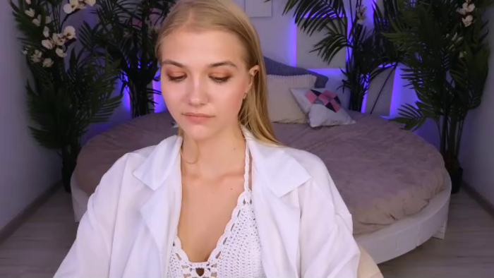chloe-lins