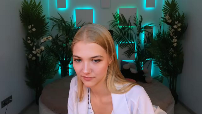chloe-lins