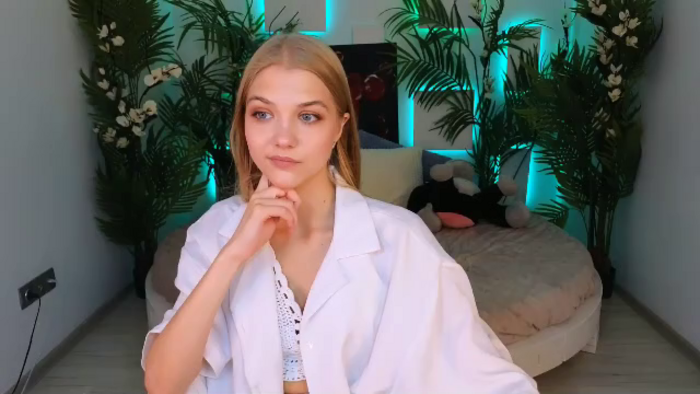 chloe-lins