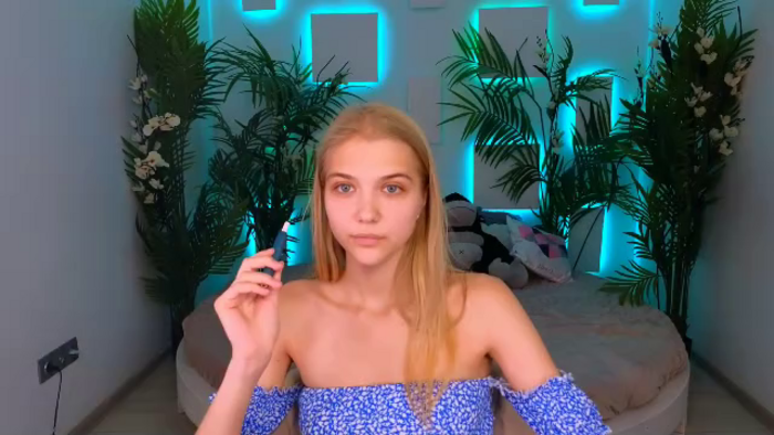 chloe-lins