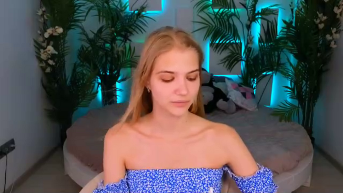 chloe-lins