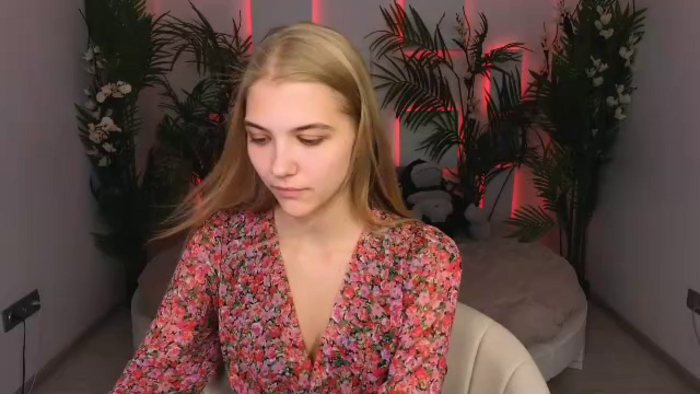 chloe-lins