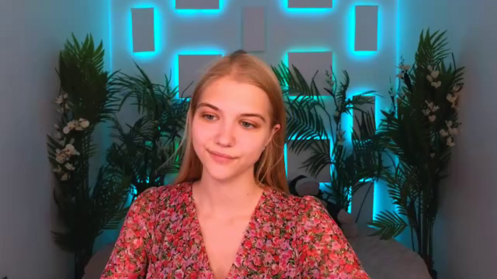 chloe-lins