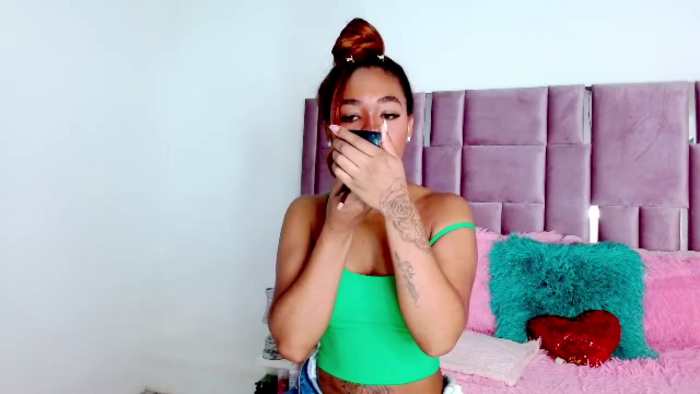 nahomy-jones