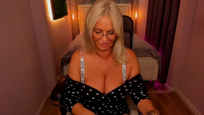 scarlett-mai