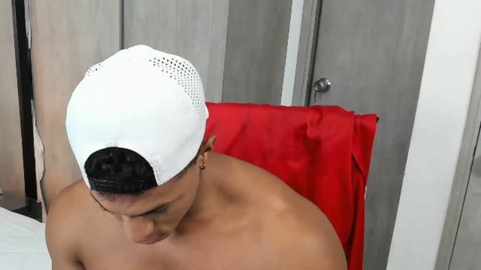 mat-strong