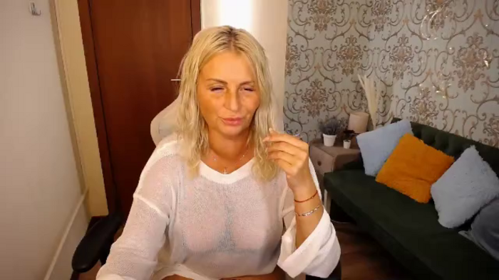 scarlett-mai