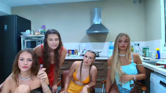 the-live-house-girls