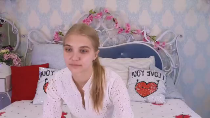 chloe-lins