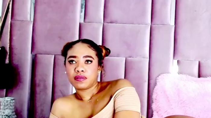 nahomy-jones