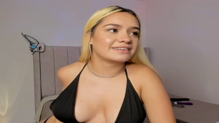 yaky-blonde