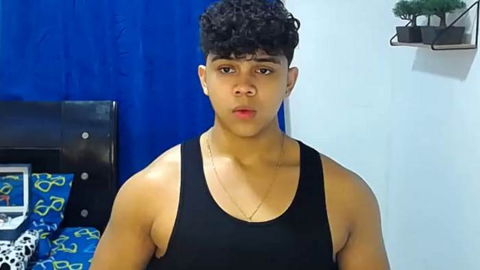 noah-prada