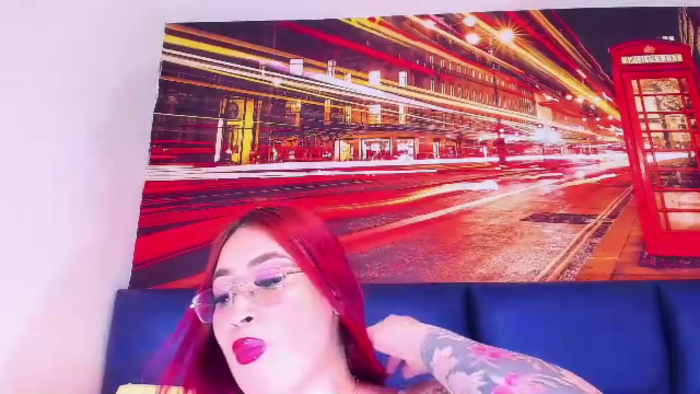 nikiita-red