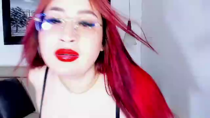 nikiita-red
