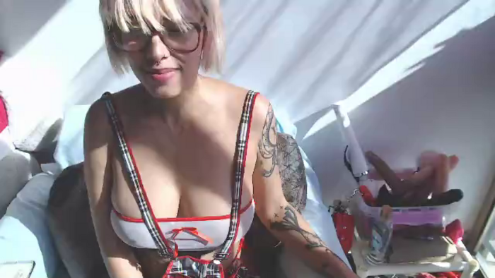 mia-scarlet