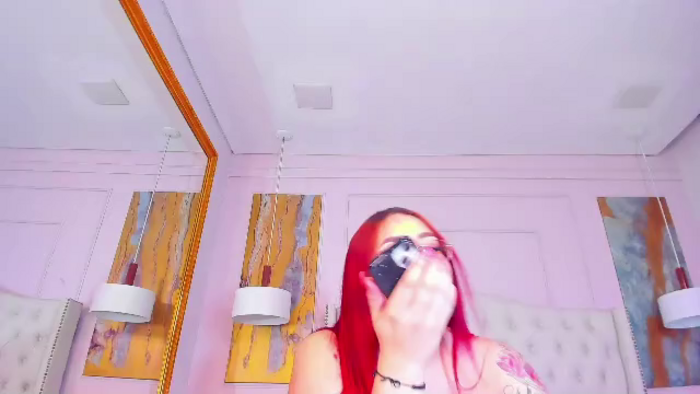 nikiita-red