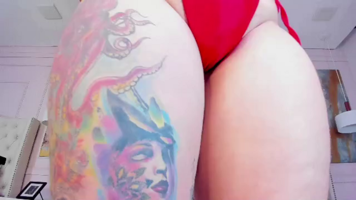 nikiita-red