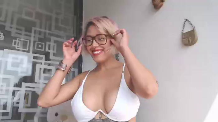 mia-scarlet