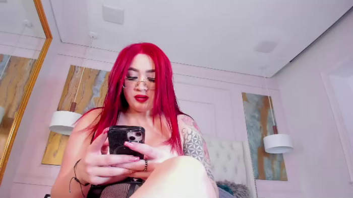 nikiita-red